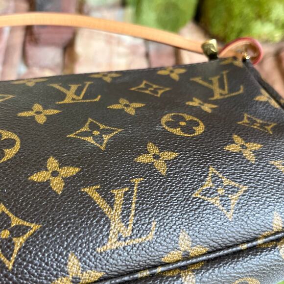 LOUIS VUITTON Pochette Accessories Vintage Monogram Canvas Shoulder Bag - Picture 10 of 10